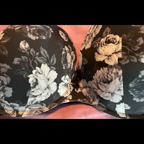 Torrid Bras 44DD - Picture 4 of 16